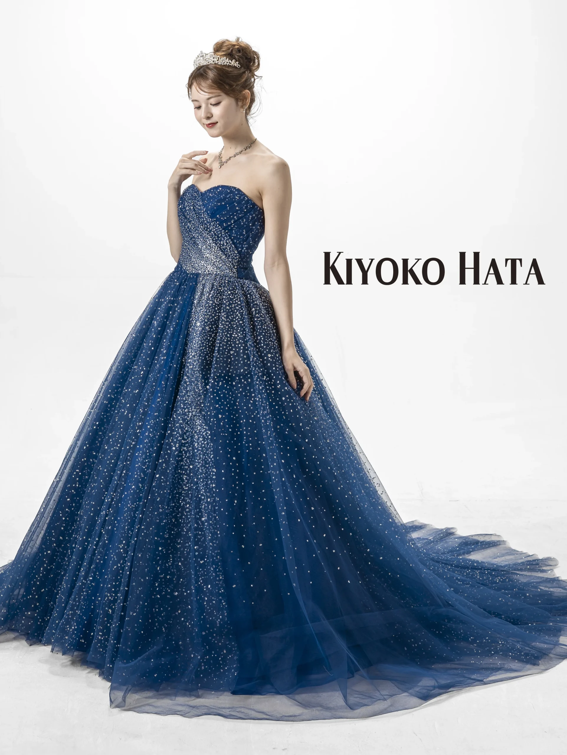 華やかなカラードレスで残すウェディングフォト